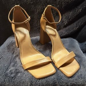 Gianni Bini Nude Square Toe Block Heel Women's 10